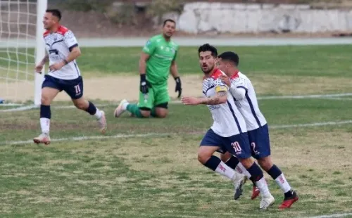 Ángel Rojas le dio el triunfo a Recoleta en la última fecha. Foto: Agencia Uno.