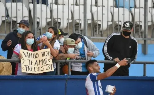 Las selfie de los jugadores con los hinchas. (Foto: Agencia Uno)