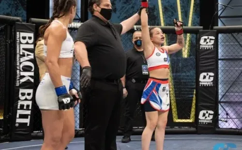 Caroline “Taz” Gallardo consiguió un importante triunfo en Combate Global. Foto: Combate Global.