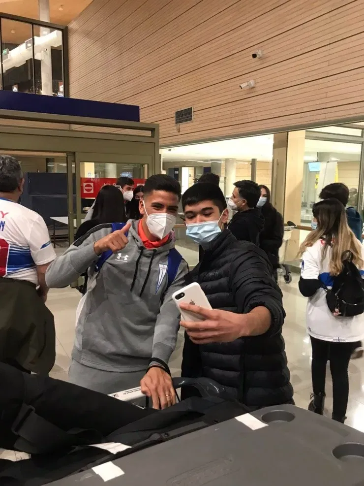 Marcelino Núñez fue uno de los más solicitados en el aeropuerto(FOTO: Cruzados)