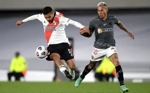Solo uno de los chilenos podrá avanzar a las semifinales de la Copa Libertadores. (Foto: Getty)