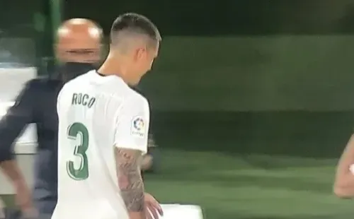 Roco salió resentido en su reestrenó junto al Elche, pero el DT aclaró que no está lesionado.