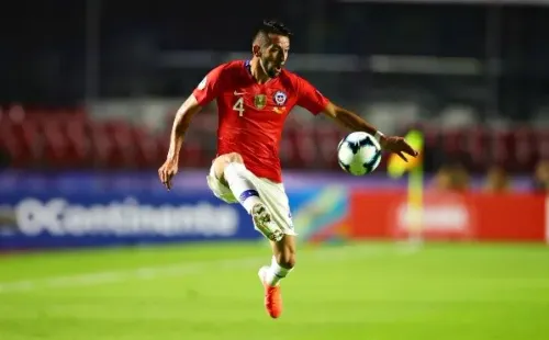 Isla prendió las alertas en La Roja luego de que el Fla anunciara que no podrá jugar los cuartos de final de vuelta de la Libertadores.