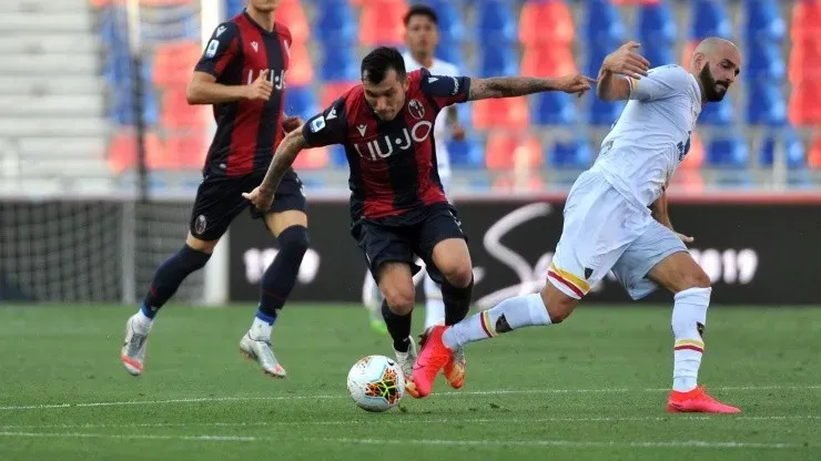 Gary Medel, defensor chileno del Bologna de Italia