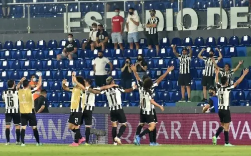Libertad avanzó a semifinales con sus hinchas en la cancha. Foto: Getty Images