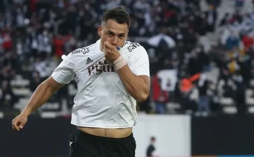 Los albos golearon 4-0 a UE en la semifinal de ida de Copa Chile.