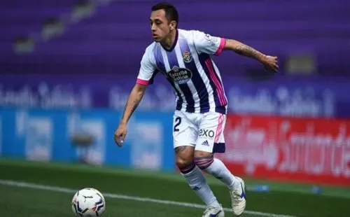 VALLADOLID, SPAIN - MAY 02: Fabian Orellana of Real Valladolid controls the ball during the La Liga Santander match between Real Valladolid CF and Real Betis at Estadio Municipal Jose Zorrilla on May 02, 2021 in Valladolid, Spain. Sporting stadiums around Spain remain under strict restrictions due to the Coronavirus Pandemic as Government social distancing laws prohibit fans inside venues resulting in games being played behind closed doors. (Photo by Denis Doyle/Getty Images)