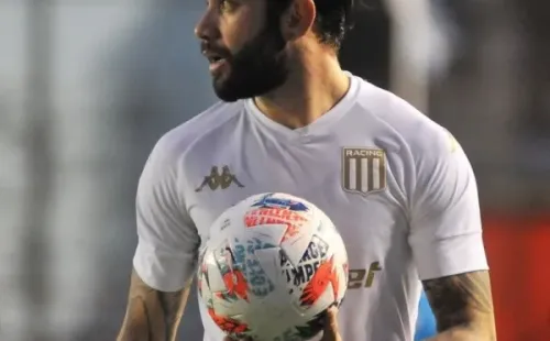 Mena fue titular en la victoria de Racing ante Arsenal.