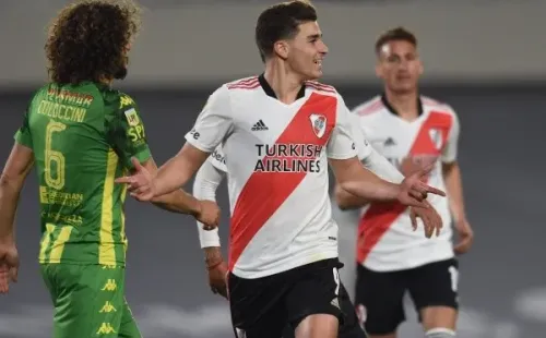 Julián Álvarez marcó el primero de River Plate. (Foto: @RiverPlate)