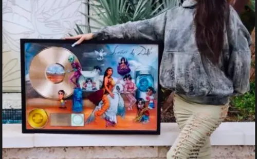 Paloma Mami también celebró su disco de oro a través de las historias de su Instagram.