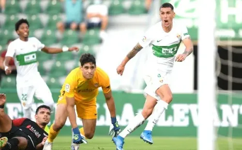 Enzo Roco la mandó a guardar ante Sevilla. (Foto: Getty Images)
