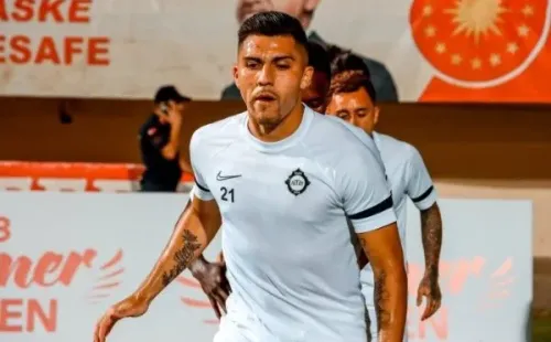 Pinares entró como titular y fue reemplazado a los 58′ de partido.