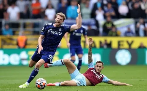 Leeds rescató un punto gracias a un golazo de Bamford a los 86′ de juego.