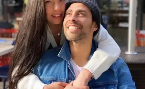 Daniela Aránguiz junto a su esposo Jorge Valdivia.
