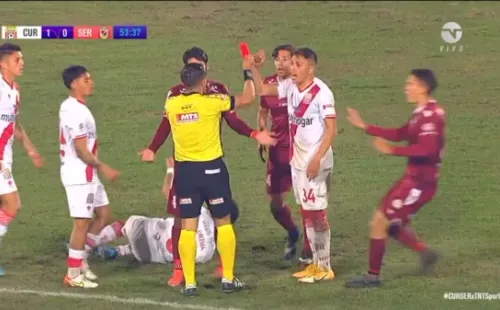 Matías Fernández se fue expulsado en La Serena por una plancha: duró cuatro minutos en cancha.