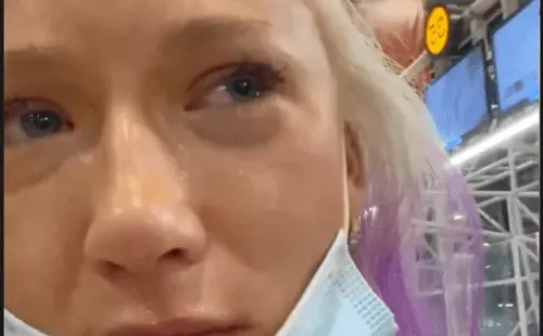 Vesta Lugg rompe en llanto y vive dramática situación con aerolínea.(5)