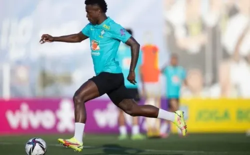 Brasil también entrena con la misma pelota de la marca Adidas | Foto: Lucas Figueiredo/CBF