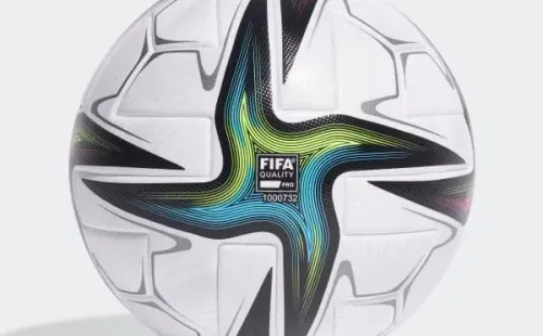 Esta es la pelota Conext 21 Pro, que utilizará la Roja ante Brasil.