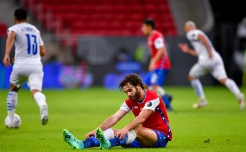 Brereton se perderá los duelos de Chile contra Brasil, Ecuador y Colombia por el bravucón fútbol inglés.