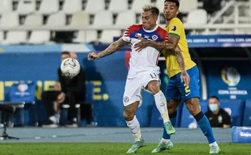 Eduardo Vargas es otro de los que arriesgar quedar fuera por amarillas. Foto: Agencia Uno