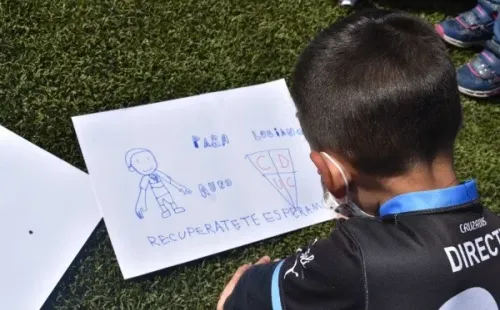 Doce pequeños hinchas de la UC fueron parte de un emotivo “Cruzados Por Dentro”.