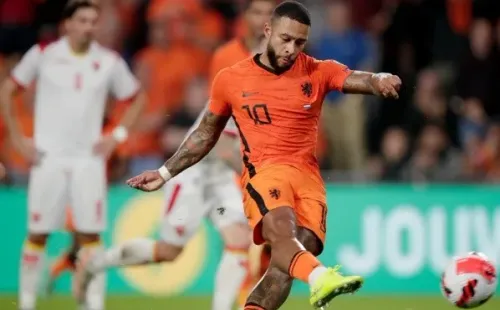 Memphis Depay abrió la cuenta a través del punto de penal. (Foto: @OnsOranje)