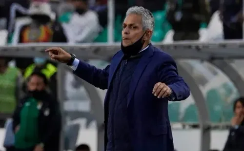 Reinaldo Rueda tiene un dolor de cabeza ante Chile. (Foto: Getty Images)