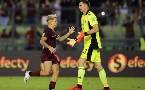 Emiliano Martínez regresa a Europa tras disputar solo el juego ante Venezuela. (Foto: Getty Images)