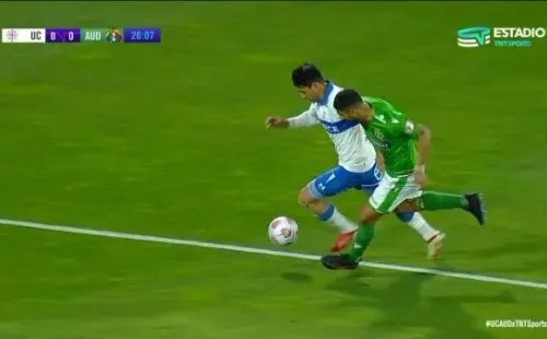 El duelo cambió en el 1T, cuando Labrín le cometió penal a Zampedri y el Toro cambió el cobro por gol desde los doce pasos.