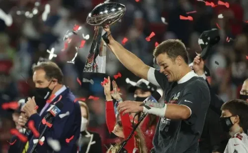 Tom Brady celebra el título de Super Bowl con los Buccaneers. Foto: Getty.