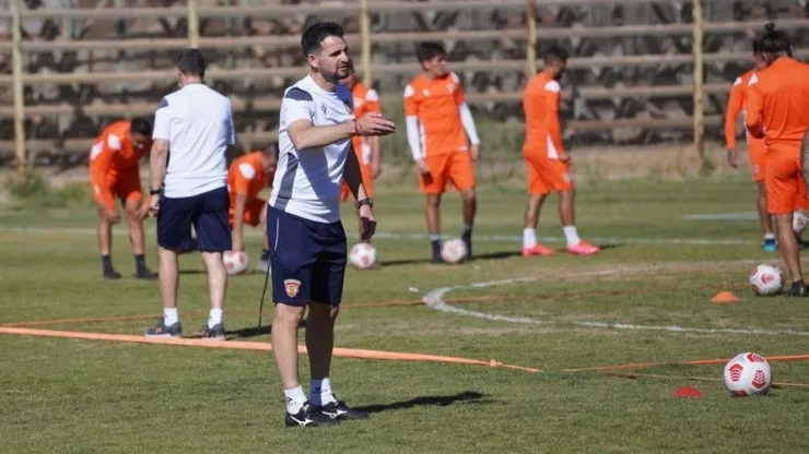 Cobreloa tiene nuevo entrenador, Héctor Almandoz