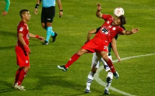 A Jorge Valdivia se le vienen las horas encima y está sin club a horas del cierre del libro de pases.