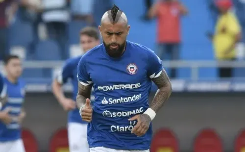 Vidal comenzó en capilla contra Colombia y se ganó la amarilla en Barranquilla. No juega contra Perú. (Foto: Getty Images)