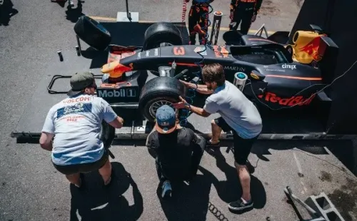 La exhibición tuerca se trasladará hasta Av. Las Condes 13451 para continuar entregando a los fanáticos de la F1 la posibilidad de realizar la parada de Pit más rápida de todas.