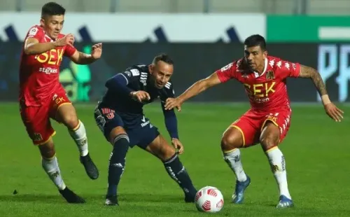 Universidad de Chile y Unión Española animan uno de los partidos de la fecha. Foto: Agencia Uno