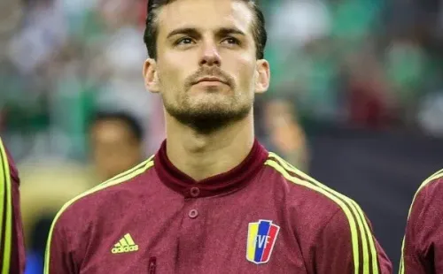 Christian Santos llega sobre la hora cpn su experiencia a Colo Colo.