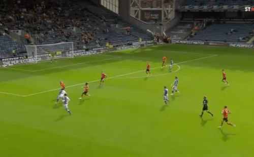 Ben Brereton y la asistencia en el segundo gol del Blackburn Rovers contra Luton Town.