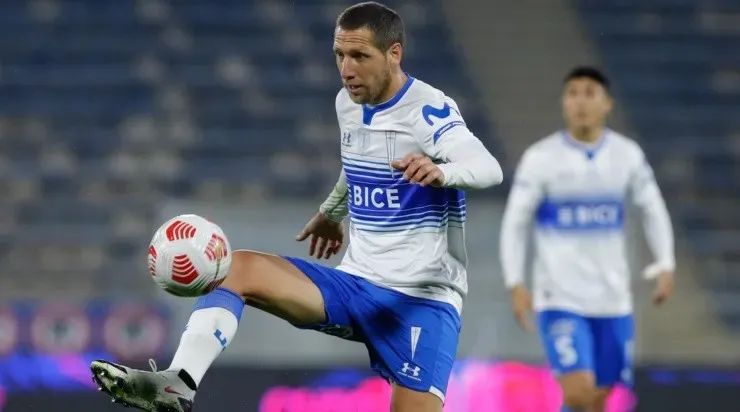 Luciano Aued tiene un proceso de recuperación de tres meses antes de volver a las canchas con la Universidad Católica.