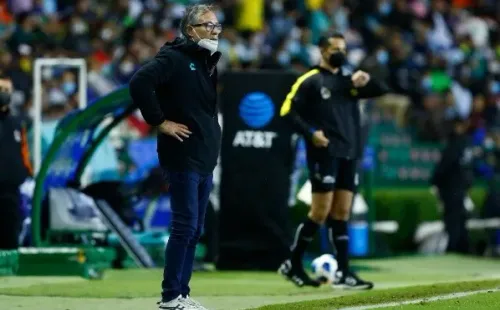 Ariel Holan contó con Víctor Dávila pero no con Jean Meneses. (Foto: Getty Images)