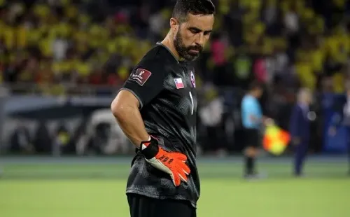 Claudio Bravo viene de la poco fructífera triple fecha de la Roja contra Brasil, Ecuador y Colombia.
