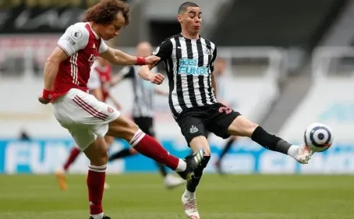 David Luiz dejó el Arsenal y ahora será compañero de Mauricio Isla en el Flamengo