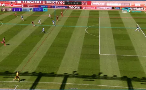 La milimétrica asistencia que terminó en el penal para la ventaja de Deportes La Serena. Foto: TNT Sports