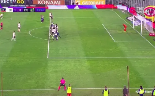 Gol del Peluca Falcón: el 1-0 parcial de Colo Colo contra Everton. (Foto: captura TNT Sports)