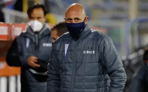 Cristian Paulucci ganó el gallito y seguirá al mando de la UC, por lo menos, hasta fin de año. Foto: Agencia Uno