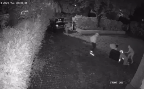 Cuatro ladrones se llevaron la caja fuerte del hogar de Reece James.