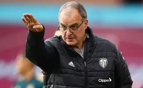 Leeds saludó a Chile en este 18 de septiembre con una notable gráfica del profesor Bielsa.