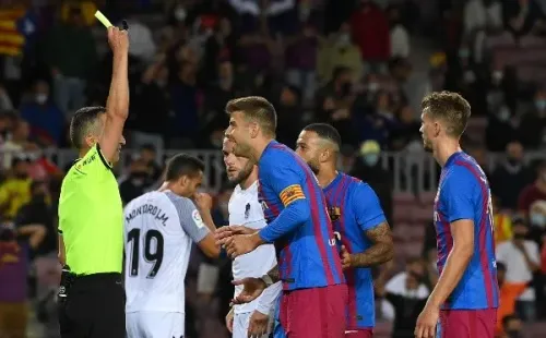 Piqué entró desde la banca pero no para defender, sino para ser delantero en Barcelona. Foto: Getty Images