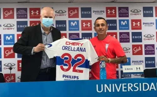 El jugador de 35 años escogió la dorsal 32 luego de conversarlo con su familia.