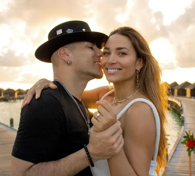 Raúl Peralta se la juega y le pide matrimonio a Lisandra Silva.(3)