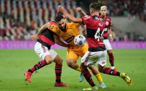 Mauricio Isla y un gran partido en Flamengo contra Barcelona por Copa Libertadores, (Foto: Getty Images)